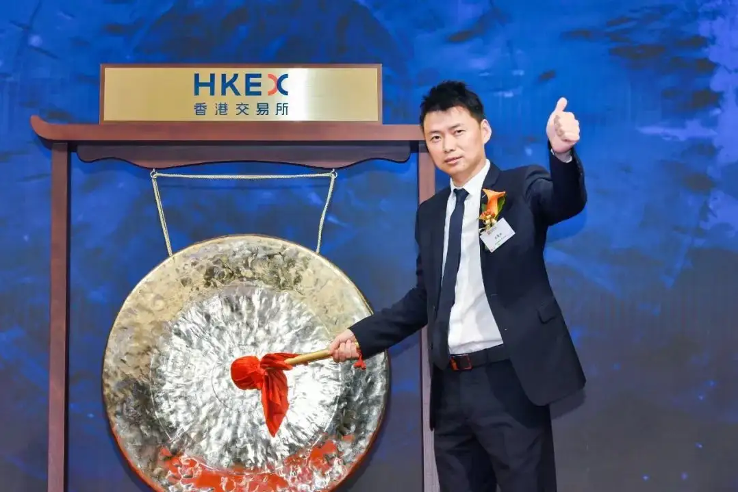 法院称千亿上市房企新力“下落不明”,新力控股（02103.HK）公司已停牌近一年